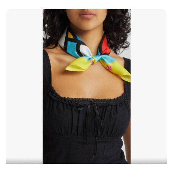 NWT MARSHALL COLUMBIA X Sanrio Hello Kitty Silk Scar - Picture 1 of 5